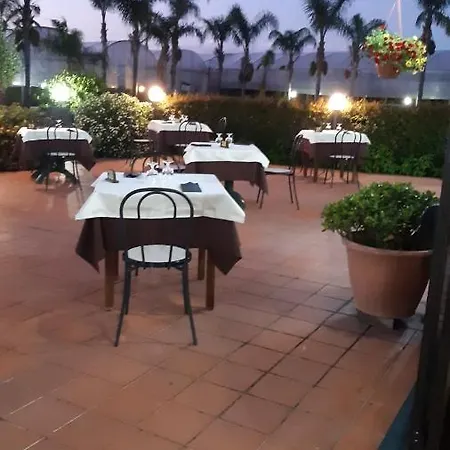 农家乐 阿格里特斯莫il波佐安蒂科酒店 *